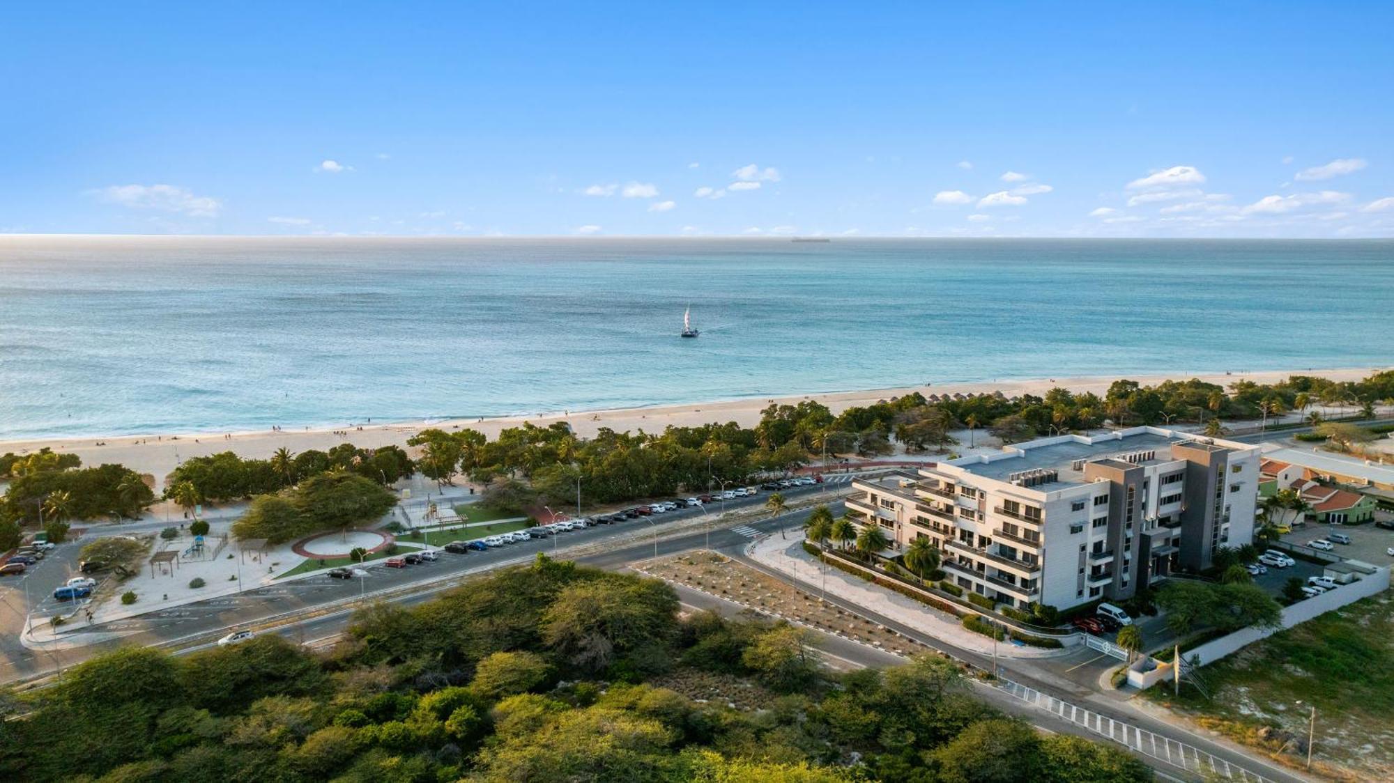O Condominium Beachfront Residences, By Bocobay Aruba Palm Beach Kültér fotó